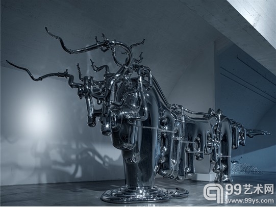  陈文令，城市公牛，406×1305x258cm，2012，户外，广场
