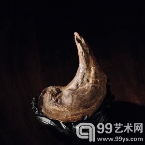郑映新作《牛转乾坤》沉香摆件 福建东南2013秋拍