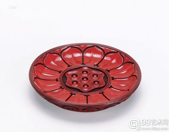元 剔红莲瓣纹圆盘