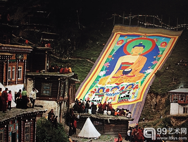 噶陀寺晒佛仪式上的俄色呷玛唐卡作品 
