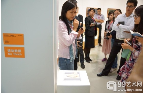袁斌董事长及嘉宾、参展艺术家留影