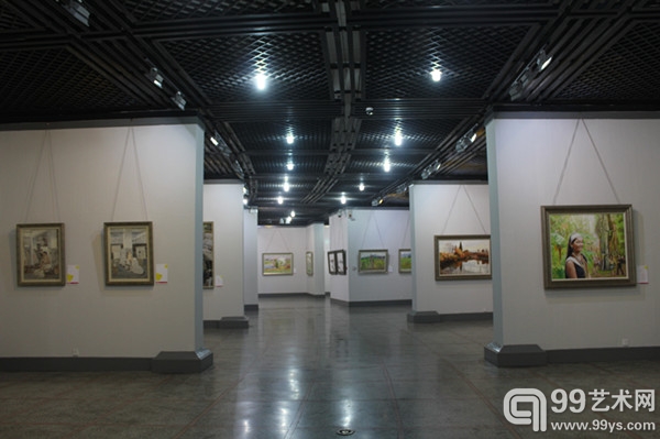 段玉海油画展展厅