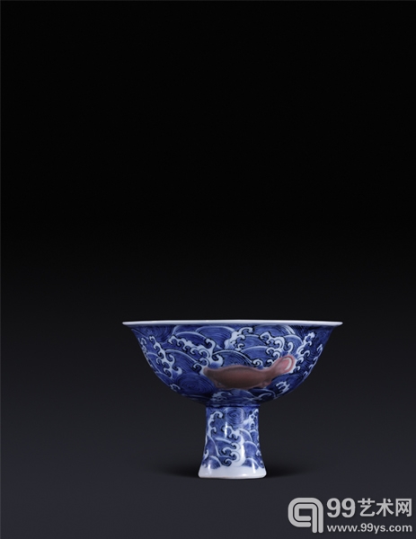外青花釉里红海水三鱼纹内白釉暗刻云龙纹高足碗   尺寸：高16.2cm