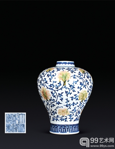 清乾隆 青花釉里红缠枝花卉纹梅瓶 尺寸：高23.7cm