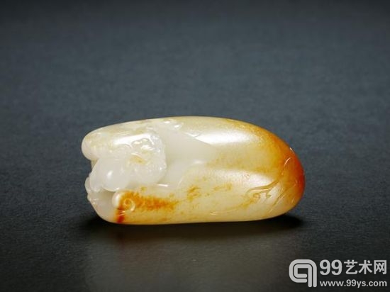 《和田玉籽料瑞兽把件》