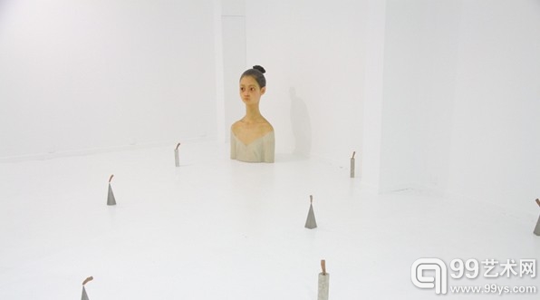 黎薇巴黎个展《忏悔室》：游走于“刀锋”的紧张感