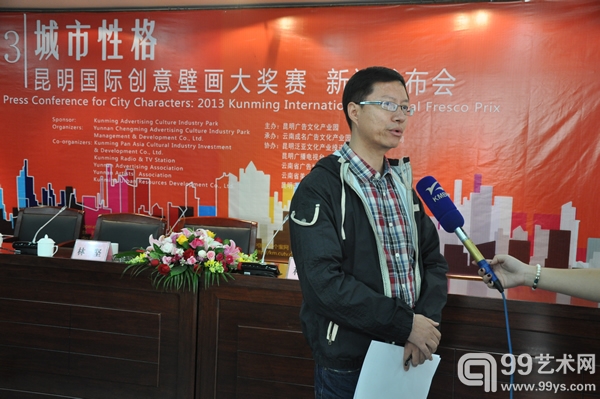 云南成名广告文化产业园经营开发有限公司副总经理、大赛执行委员会秘书长董云峰先生接受记者采访