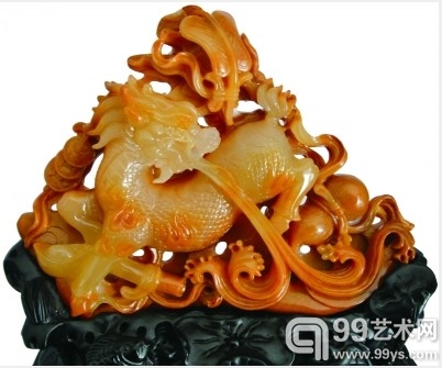 黄龙玉摆件：麒麟