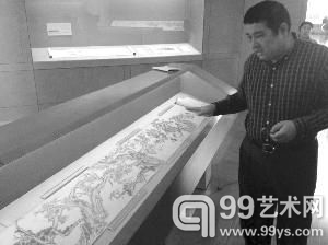 书画鉴定家金运昌在介绍《虞山七星桧图》