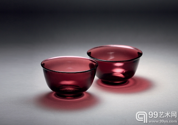 清雍正 料胎葡萄紫碗一对 尺寸：口径10.6cm；10.8cm