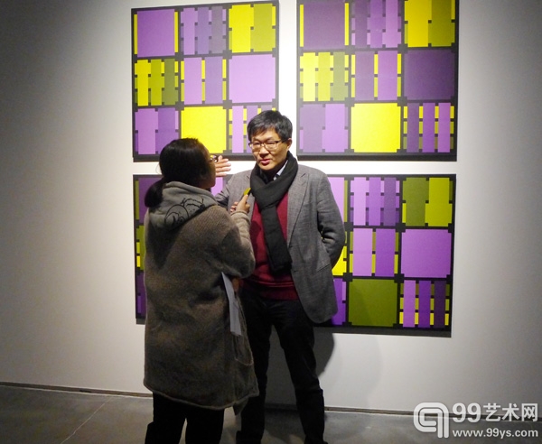 策展人吕澎现场接受99艺术网采访