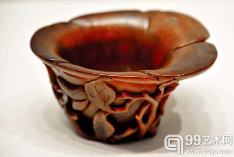 沈阳故宫博物院院藏珍宝展上的明犀角雕玉兰花杯