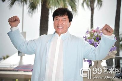 成龙给福建捐古建：提挨骂风波喊冤