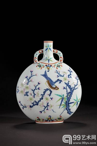 清乾隆 青花加彩梅鹊报喜如意耳扁甁 高28.5cm
