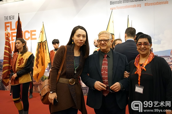 摩艺文化总经理，双年展国际委员会委员李宓儿女士同双年展创始人之一皮埃罗.切罗那先生以及组委会负责人安吉丽娜.赫莱拉女士合影