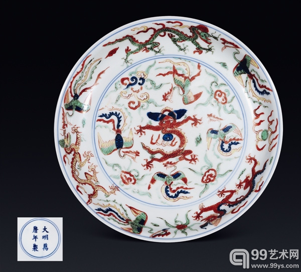 明万历 青花五彩龙凤瓜果纹盘 尺寸：径22cm