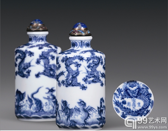 清光绪 青花九龙海八怪纹鼻烟壶一对      高10.8cm