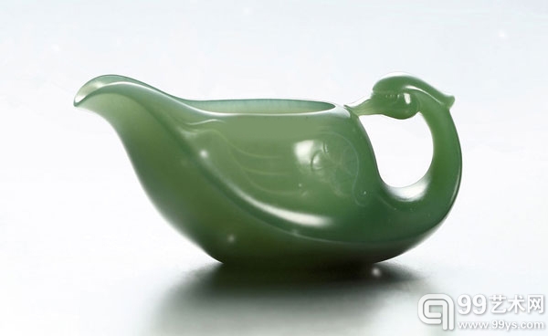 Lot10563  苏州玉雕名家马洪伟作品  碧玉鹅形水注