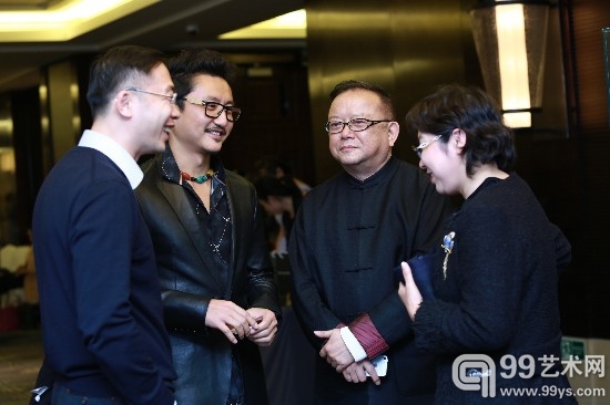 邝美云红裙现身办珠宝拍卖 王刚廖碧儿助阵