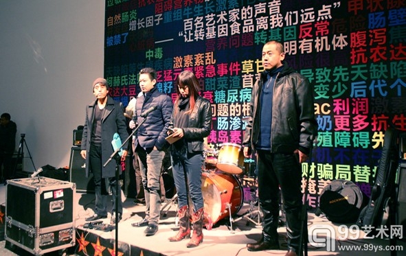反转基因展览现场，四位发起者赵半狄，崔灿灿，彭禹，孙原