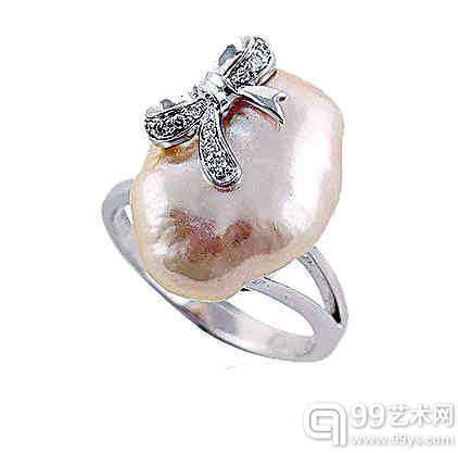 苏宁易购拍卖中已结束的顶级珠宝专场中，只有此款（K004618K白金镶嵌天然异形珍珠配钻石戒指）有一人出价，竞拍价6000元，其他均无出价者。