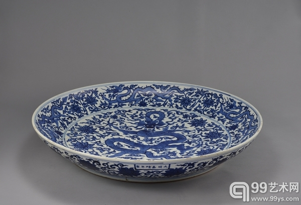 明嘉靖 青花缠枝花卉龙纹大盘 D77cm 成交价：9,545,000