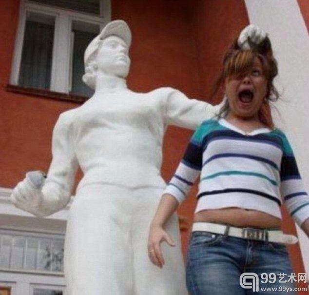 姑娘，你的肚皮露出来啦