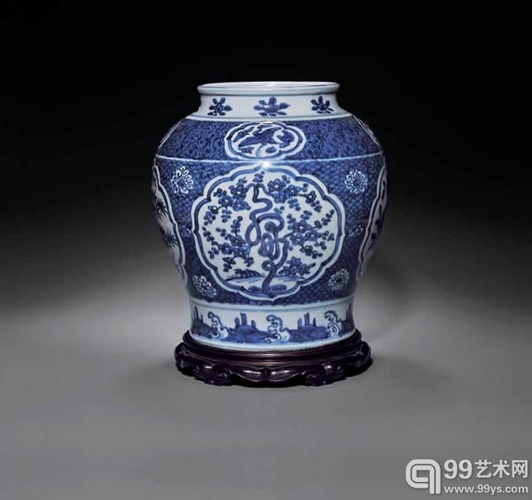 明万历  青花开光缠枝“福禄寿喜”大罐.