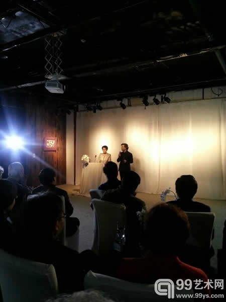 主持人张越与中国美术家协会《美术》杂志执行主编尚辉