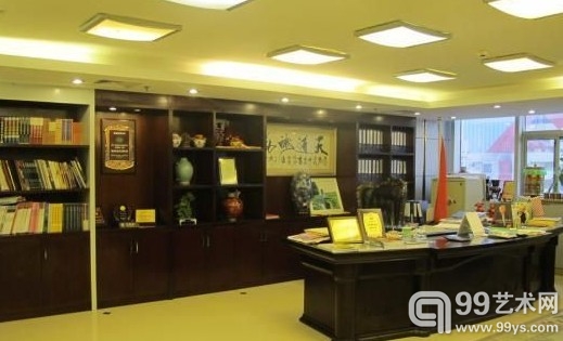 图为豪华气派的沈桂林办公室。