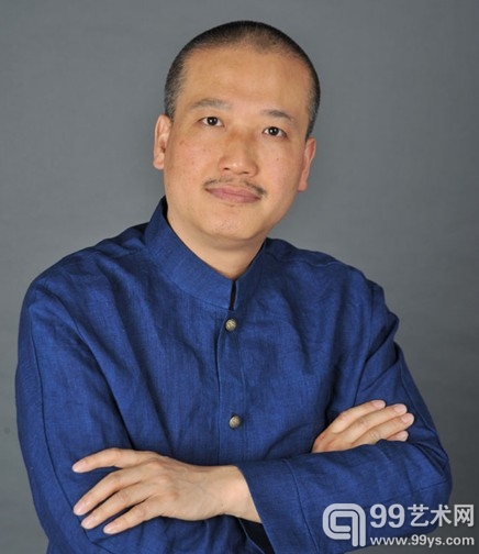 崔自默近照