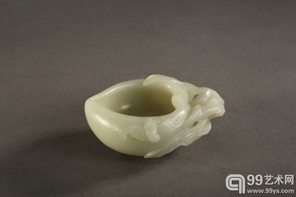 清 玉雕桃形洗 L8cm
