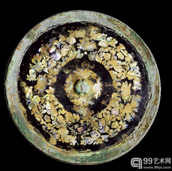 唐代 黑漆嵌螺钿花鸟纹镜 21.3公分