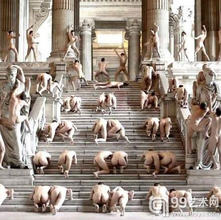 "与建筑做爱"诠释另类裸体艺术