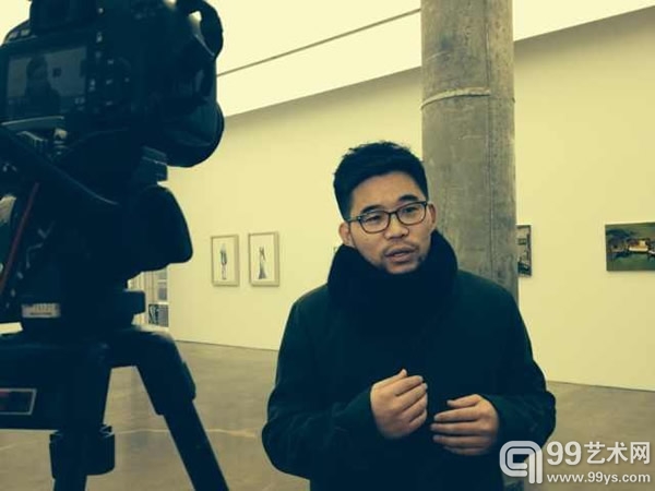“壹贰叁肆伍——中国青年艺术家联展”策展人夏彦国在现场