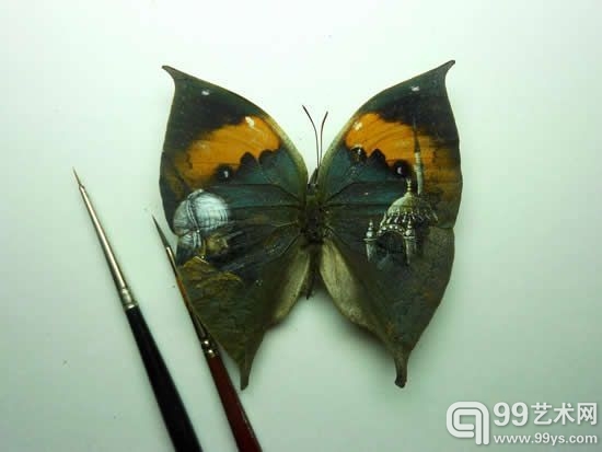 画家在蝴蝶的翅膀上作画