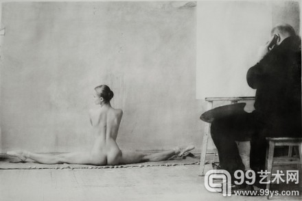 艺术家画女人体