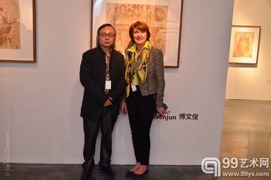 艺术家傅文俊与展览总策展人李•安•莱斯特女士（Lee Ann Lester）