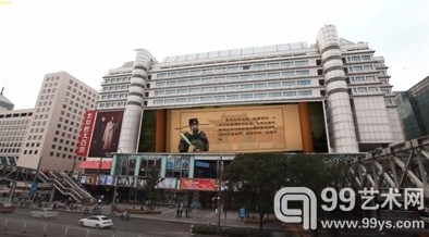 北京街头播放的宣传片