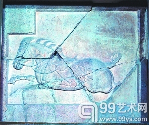 “白蹄乌浮雕”