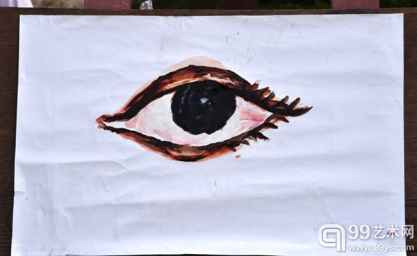 印度画家Ani K舌尖变画笔：舔蘸颜料作油画