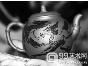 王世雄的“灵魂马”已走上瓷砂壶。