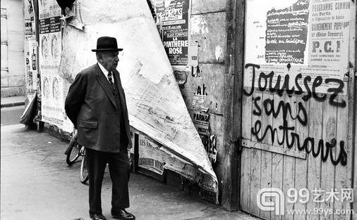 “凡加德街道(Rue de Vaugirard)，摄于1968年5月法国巴黎。”