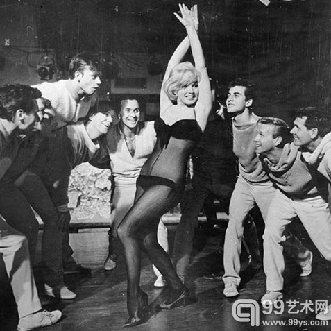 尤物倾城：梦露性感派对摄影首次曝光