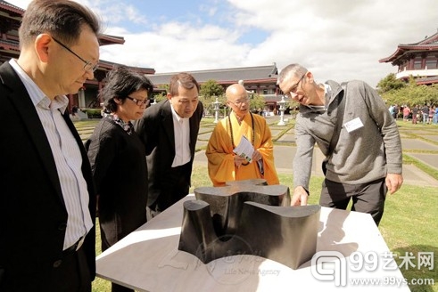 当雕塑邂逅佛法：纽西兰雕塑艺术展亮相佛教寺院