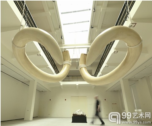 藏家大佬们出资建立美术馆,是否会利用美术馆这一公共平台通过展览的形式来炒作艺术作品，哄抬艺术品价格以获取艺术品投资中更大的利益，值得商榷