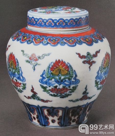 明成化窑斗彩莲花盖罐 高15.2厘米 口径7.8厘米 底径8.2厘米