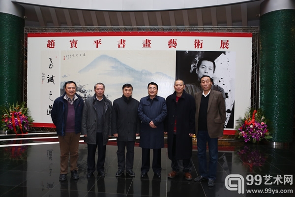 李文科、张晨、刘晓华等领导观展