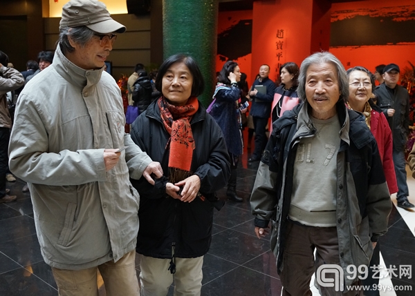 许勇与李连仲教授观展