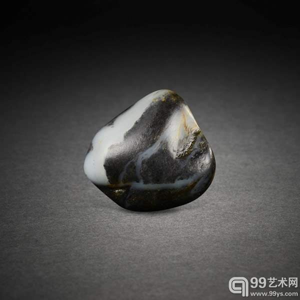 上图为00196号和田玉籽料原石之山水4.8×4.8×2.0cm63g